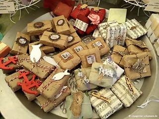 Zum Martinsmarkt präsentieren Kunsthandwerker traditionelles und zeitgemäßes Handwerk im einmaligen 